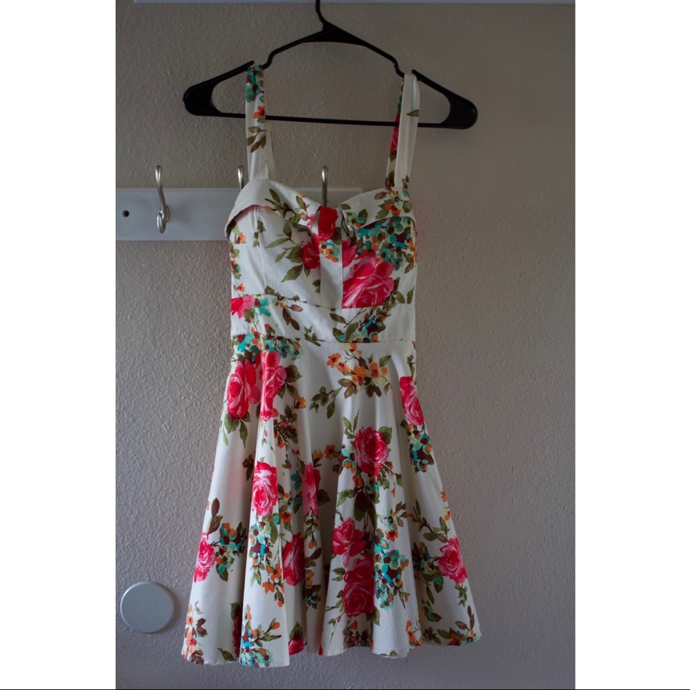 Floral White Cream Dress Sz L | Ixia